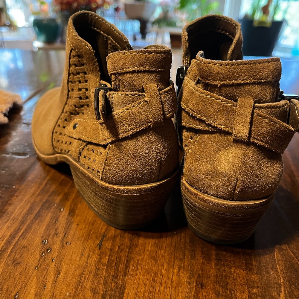 Like new Vince Camuto Women's Tan Suede Ankle Boots - Picture 6 of 8
